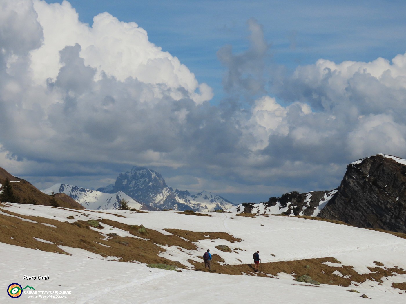 66 Monte Campo, la neve...la Presolana,  lontano.JPG